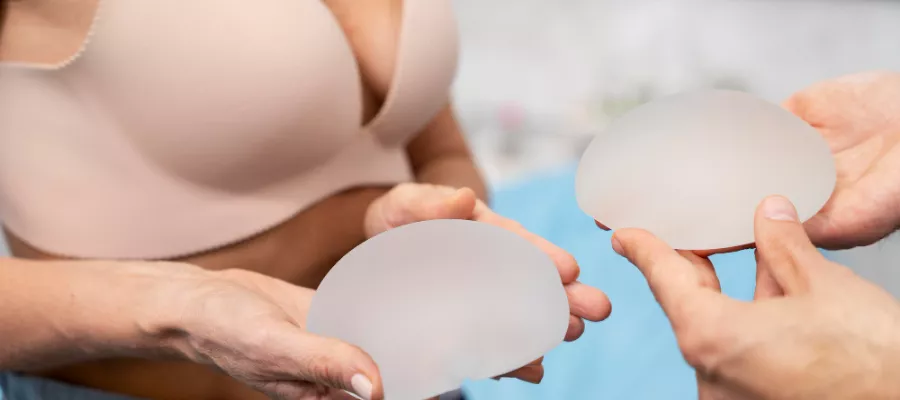 Meme Protezi Kaç Yıl Dayanır? Kontrol ve Değişim Ne Zaman Gerekir?