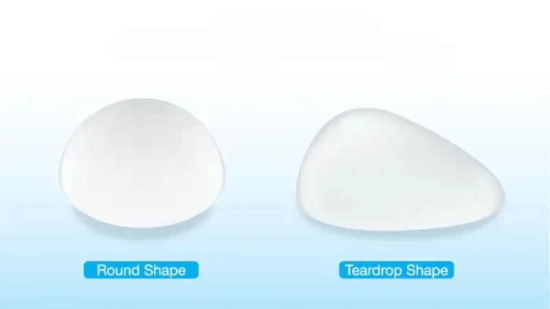 Arten von Brustimplantaten: die passende Größe, Form und Füllung finden An illustration comparing round vs teardrop implants, showing a perfectly symmetrical round implant on the left next to a sloped, bottom-heavy teardrop implant on the right.